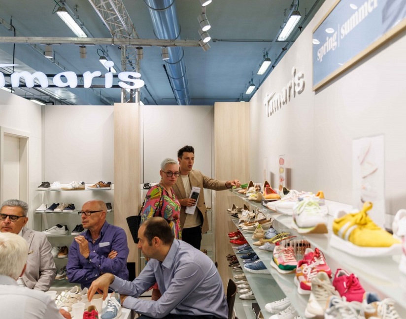 2027年意大利加达鞋展览会Expo Riva Schuh展馆现场，专业观众参观实况