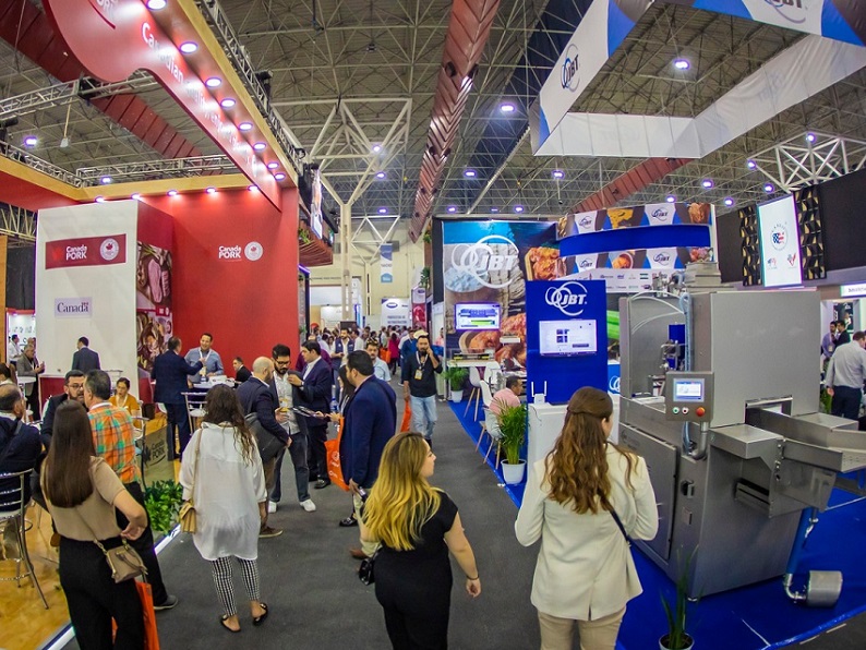 2027年墨西哥肉类加工及包装机械展览会Expo Carnes y Lácteos参展商与海外采购商展台洽谈现场