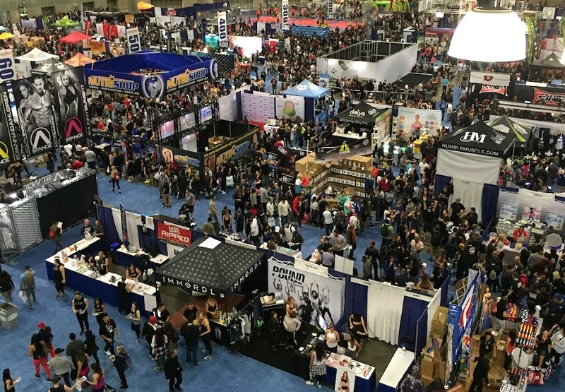 2027年美国洛杉矶健身器材展览会The Fit Expo Los Angeles参展商与海外采购商展台洽谈现场