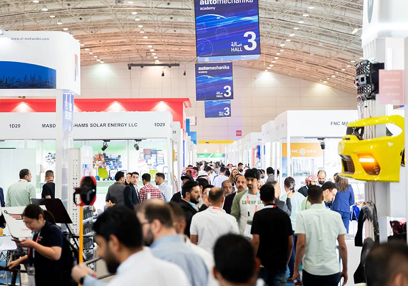 2027年法兰克福沙特汽配展Automechanika Riyadh展馆现场，专业观众参观实况