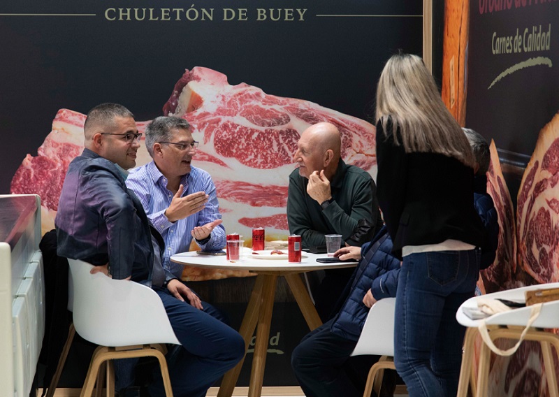 2027年西班牙马德里肉类产品火腿展览会MEAT ATTRACTION展馆现场，专业观众参观实况