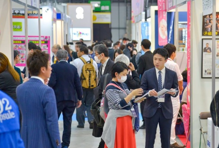 2027年日本东京美容与健康食品展Inner Beauty Tokyo参展商与海外采购商展台洽谈现场