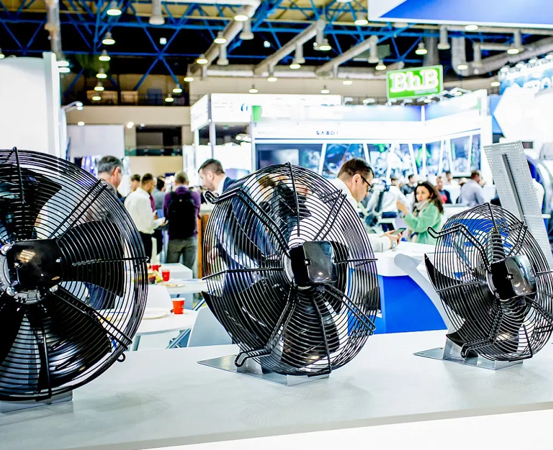 2027年俄罗斯莫斯科暖通制冷及空调卫浴展览会Aquaflame参展商与海外采购商展台洽谈现场