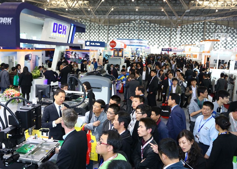 2027年中国(上海)国际半导体设备展NEPCONNEPCON China展馆现场,专业观众参观实况