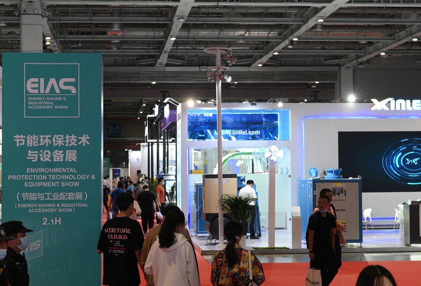 2026年上海国际信息与通信展ICTS展馆现场，专业观众参观实况