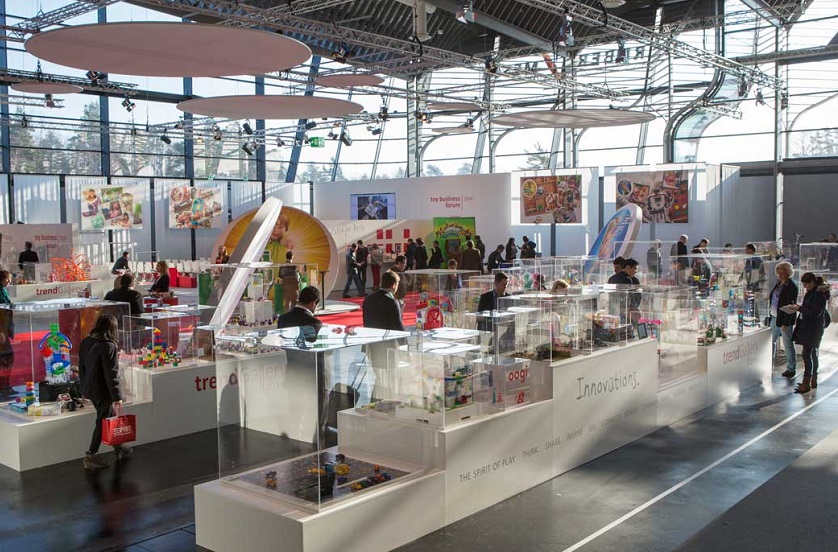 2027年德国纽伦堡玩具展览会Spielwarenmesse展馆现场,专业观众参观实况
