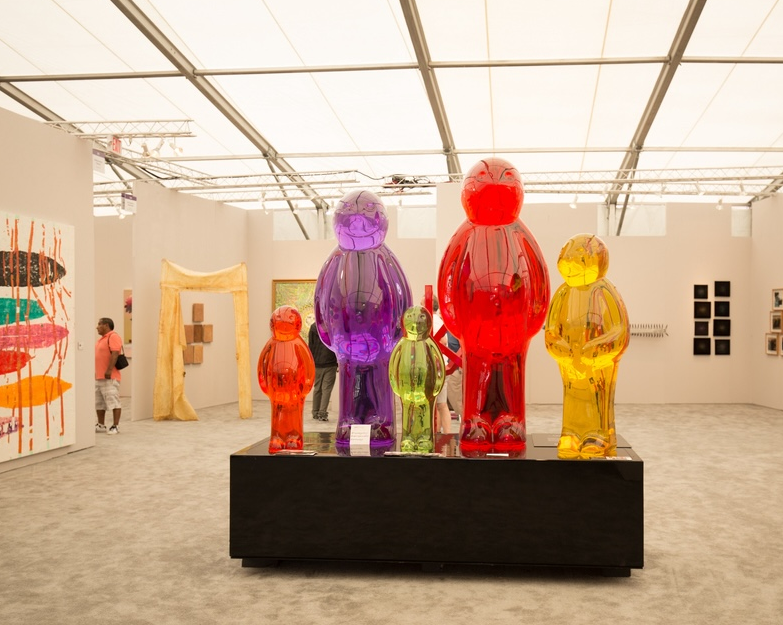 2027年卡塔尔巴塞尔艺术展Art Basel Qatar展馆现场，专业观众参观实况