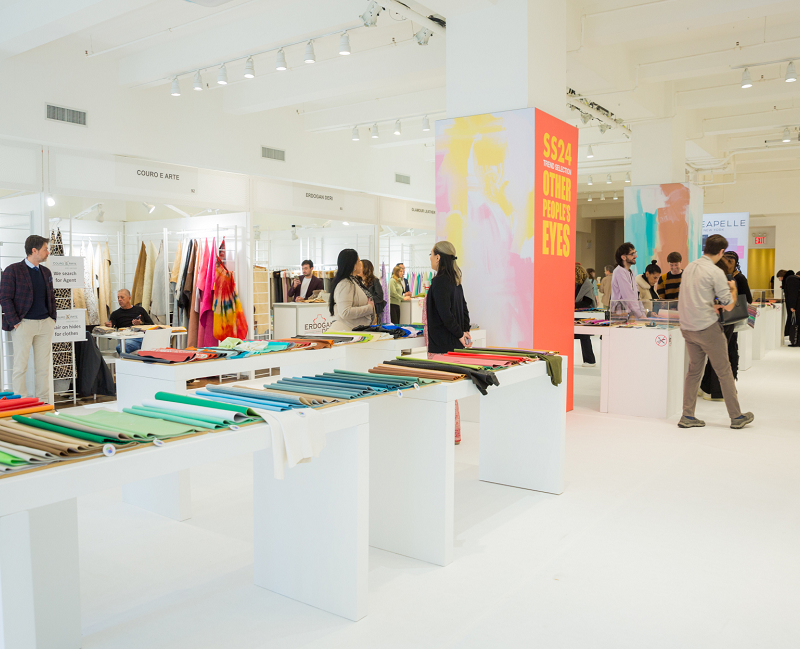 2027年美国纽约琳琅沛丽皮革展览会LINEAPELLE New York参展商与海外采购商展台洽谈现场