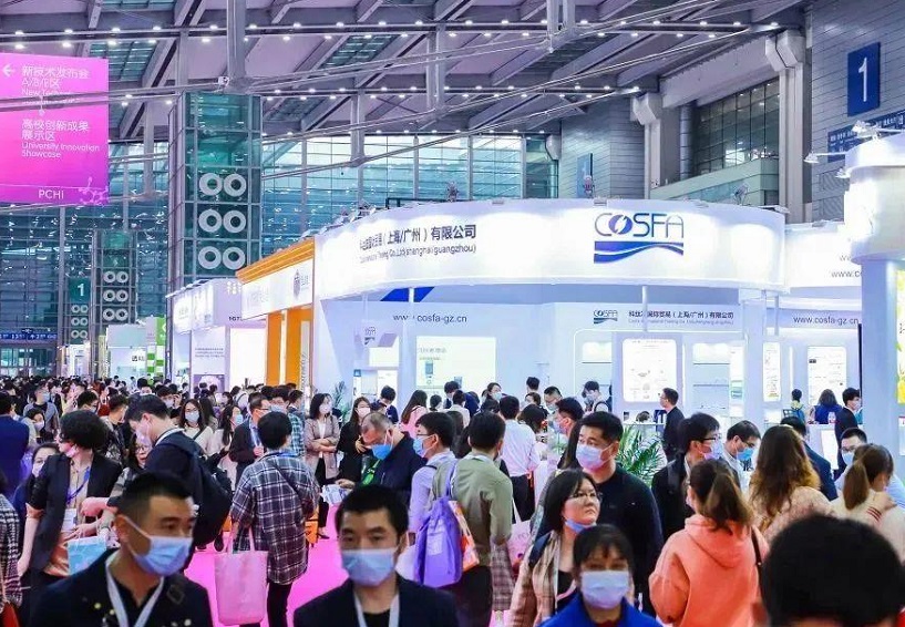 2027年中国（广州）国际化妆品原料、个人护理原料展PCHi参展商与海外采购商展台洽谈现场
