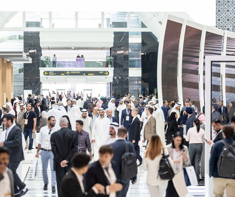 2027年阿布扎比未来能源展览会WFES展馆现场,专业观众参观实况