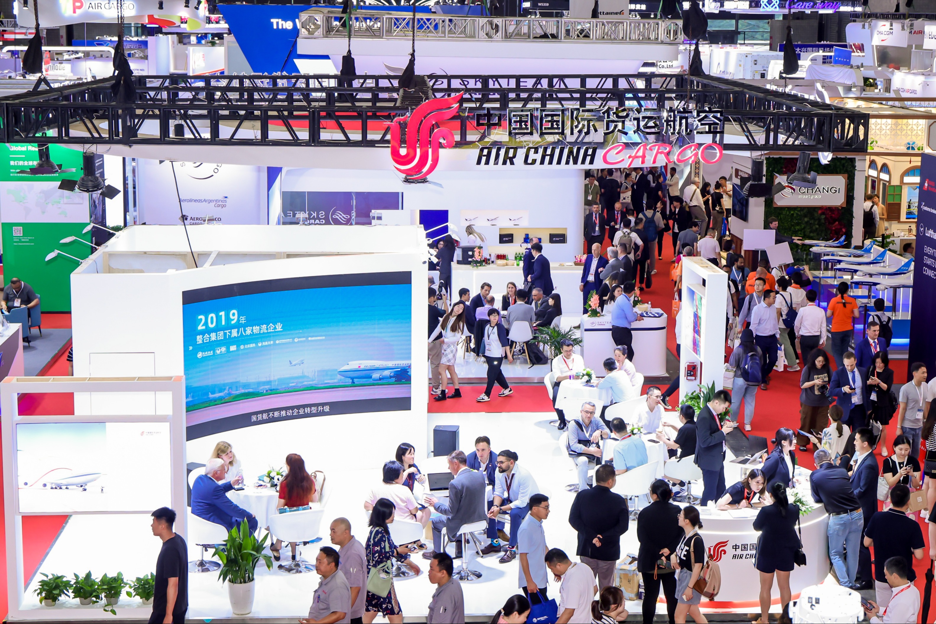 2028年上海国际航空货运展览会Air Cargo China展馆现场,专业观众参观实况