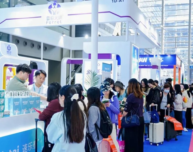 2027年深圳国际宠物用品展-春季深宠展Pet Fair展馆现场,专业观众参观实况