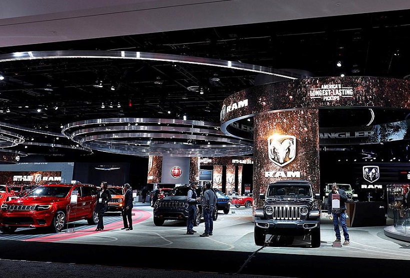 2027年北美车展-美国底特律车展Detroit Auto Show参展商与海外采购商展台洽谈现场