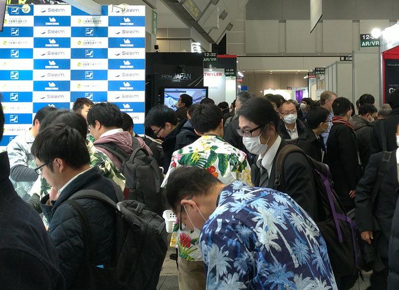 2027年日本东京可穿戴设备展览会WEARABLE EXPO参展商与海外采购商展台洽谈现场