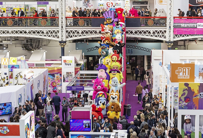 2027年美国纽约玩具展览会Toyfair NewYorkToyfair NY参展商与海外采购商展台洽谈现场