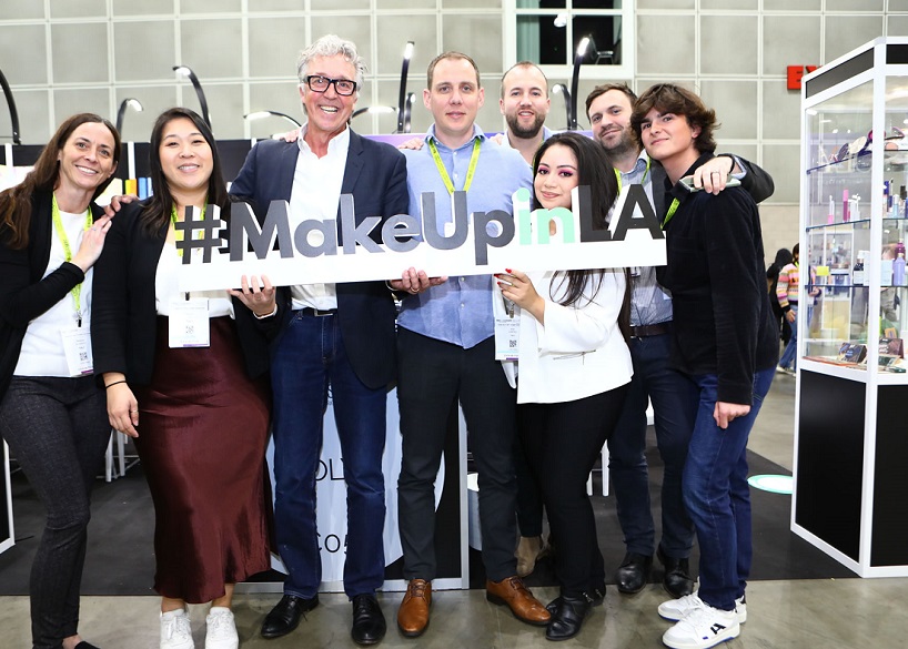2027年美国洛杉矶奢侈品包装展览会Luxepack Los Angeles参展商与海外采购商展台洽谈现场