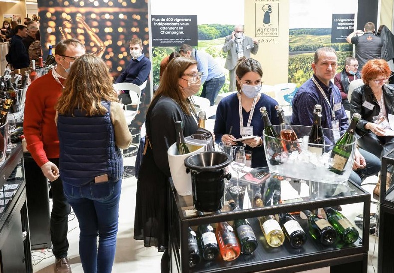 2027年法国巴黎葡萄酒、红酒、烈酒展览会WINE PARIS参展商与海外采购商展台洽谈现场