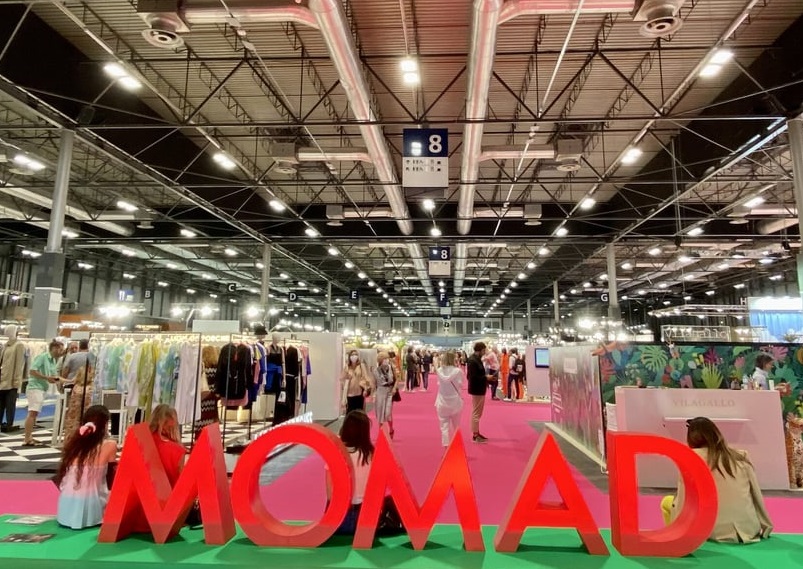 2027年西班牙马德里服装展览会MOMAD展馆现场,专业观众参观实况