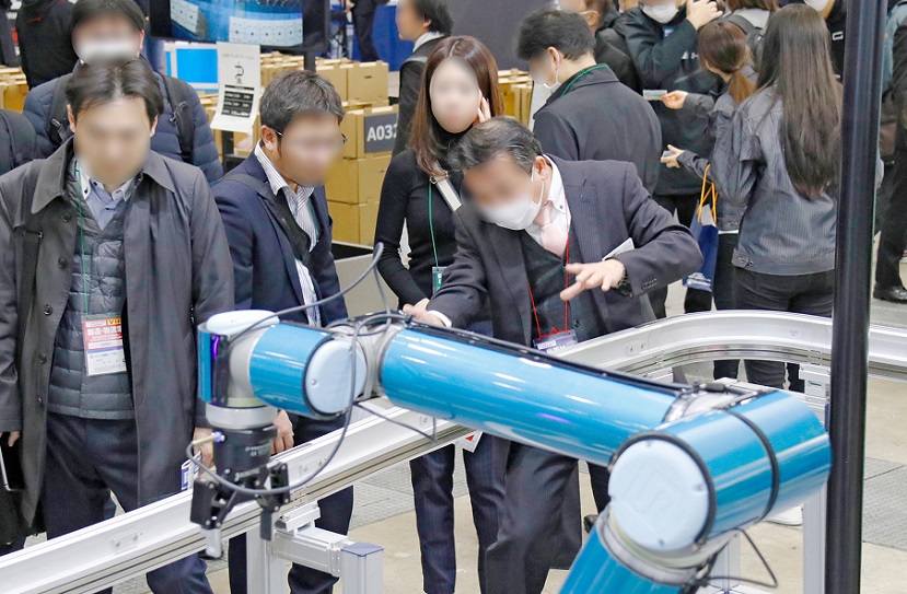 2027年日本东京机器人展览会RoboDEX Tokyo展馆现场,专业观众参观实况