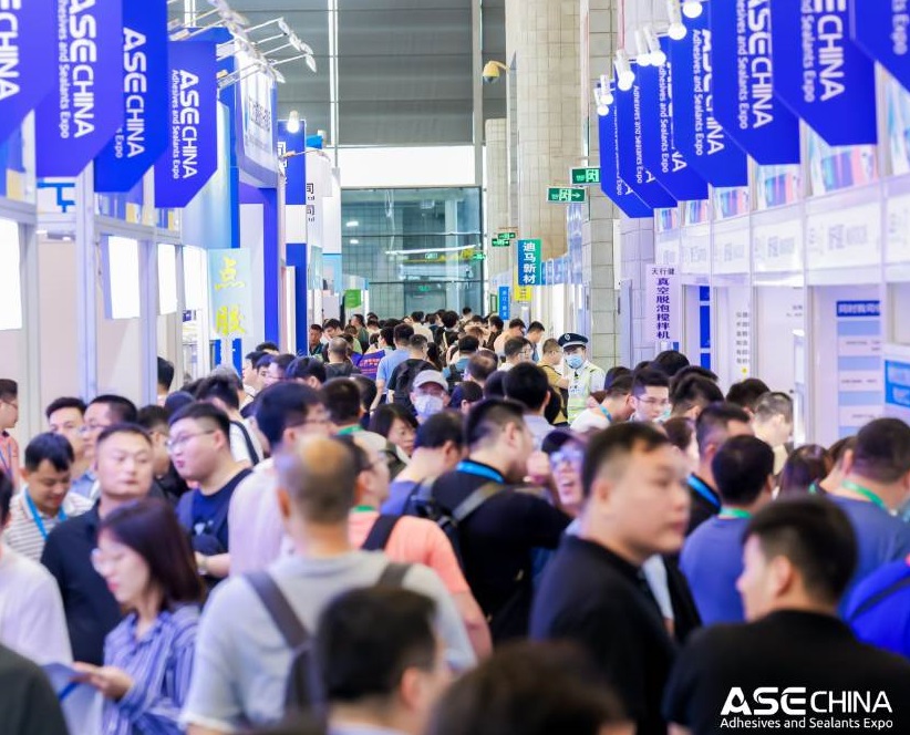 2027年中国(上海)国际胶粘剂及密封剂展览会ASE CHINA展馆现场,专业观众参观实况
