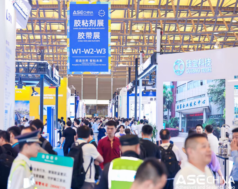 2027年中国(上海)国际胶粘剂及密封剂展览会ASE CHINA展馆现场,专业观众参观实况