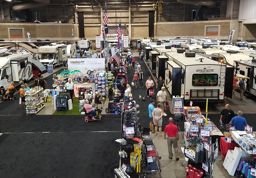 2027年美国华盛顿房车及露营展览会THE RV SHOW参展商与海外采购商展台洽谈现场