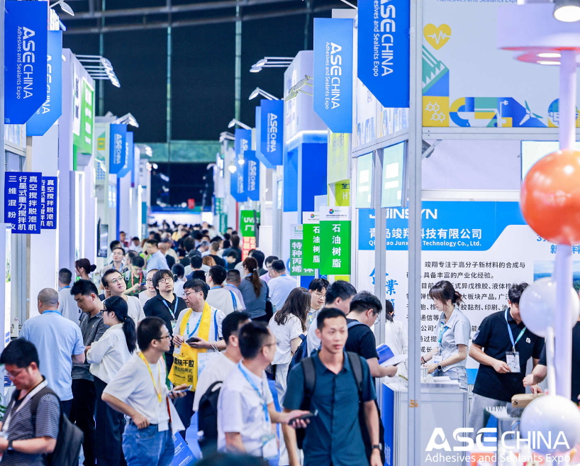 2027年中国(上海)国际胶粘剂及密封剂展览会ASE CHINA参展商与海外采购商展台洽谈现场