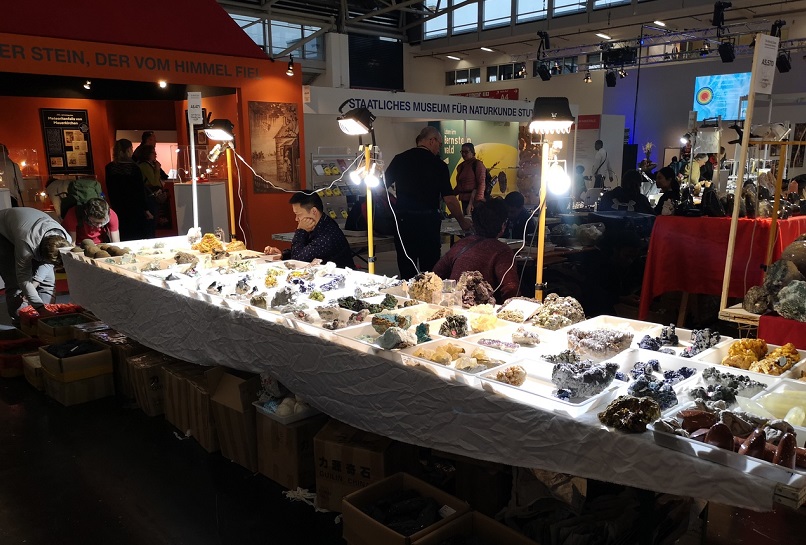2026年德国慕尼黑矿物宝石展览会The Munich Show展馆现场,专业观众参观实况