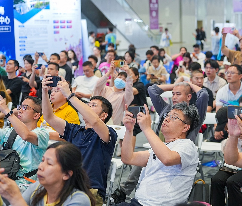 2026年深圳跨境出海博览会GGE参展商与海外采购商展台洽谈现场