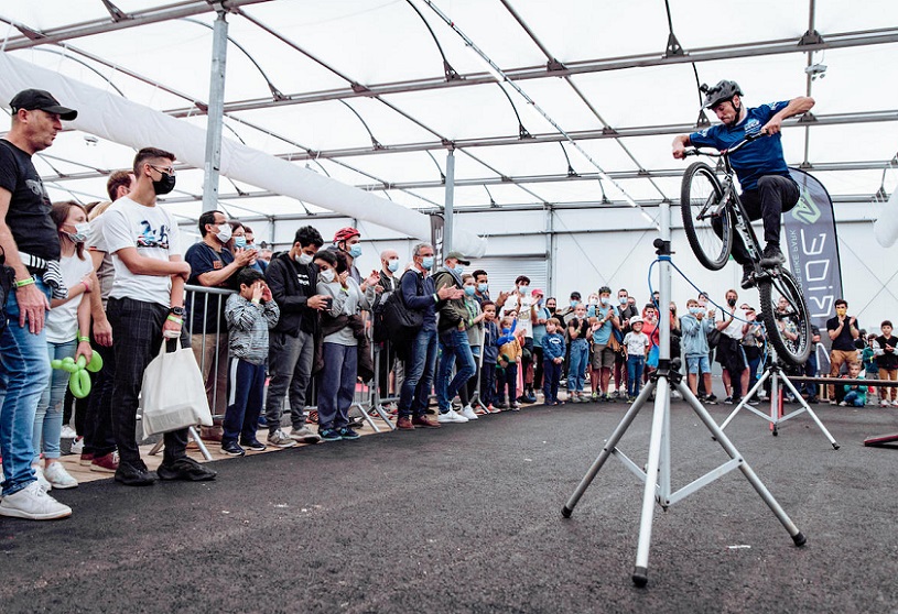 2027年法国巴黎自行车展览会Vélo in Paris展馆现场，专业观众参观实况