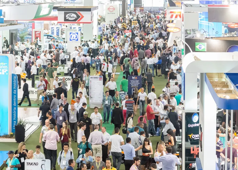 2027年巴西圣保罗商用车及配件展览会AUTOMEC Pesados & Comercias参展商与海外采购商展台洽谈现场