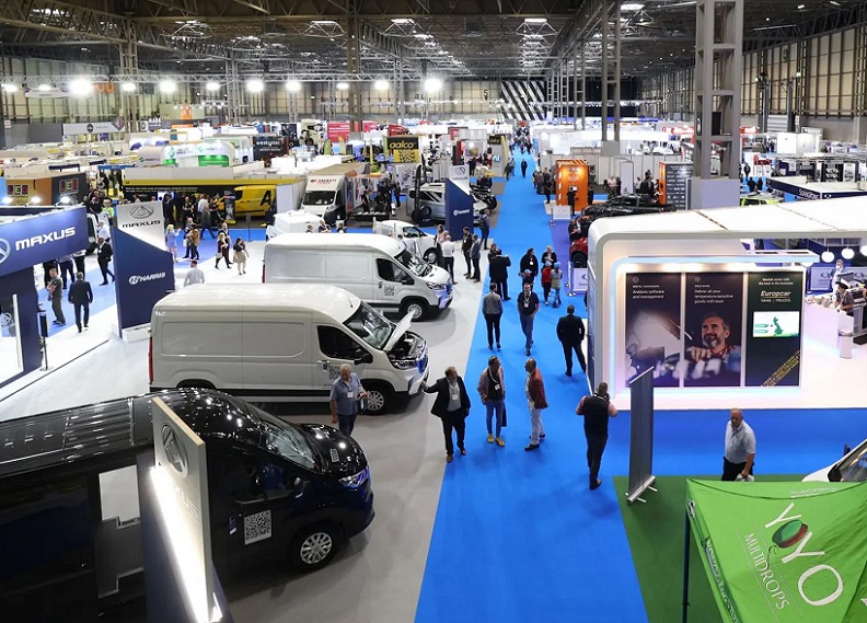 2027年英国伯明翰卡车及商用车展览会Commercial Vehicle Show展馆现场，专业观众参观实况