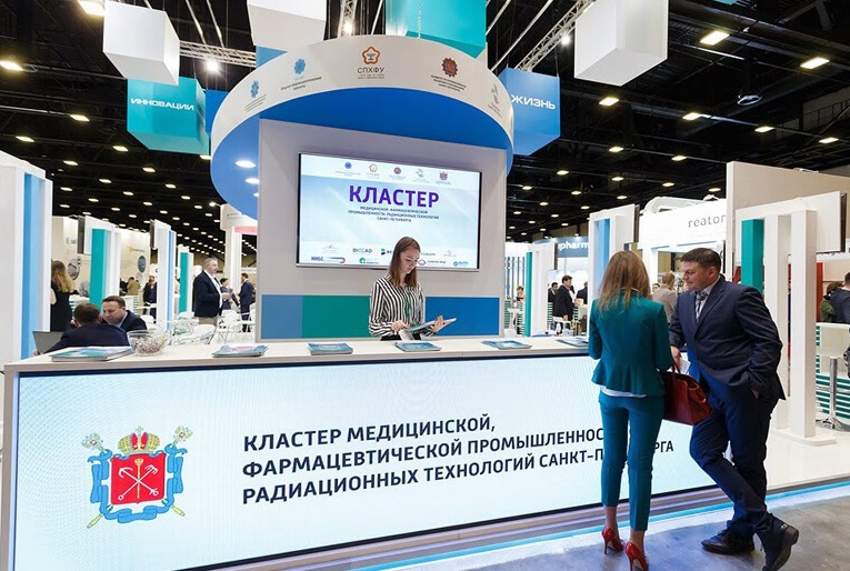 2027年俄罗斯圣彼得堡生物制药展览会IPhEB Russia参展商与海外采购商展台洽谈现场