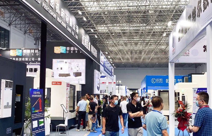 2027年常州国际工业装备博览会-常州工博会Changzhou Industry Expo参展商与海外采购商展台洽谈现场