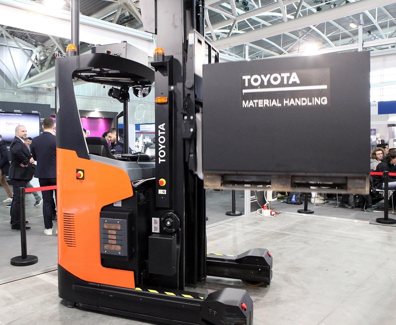 2026年意大利工业自动化、胶粘剂、密封剂展览会Automation & Testing Nord Est展馆现场,专业观众参观实况