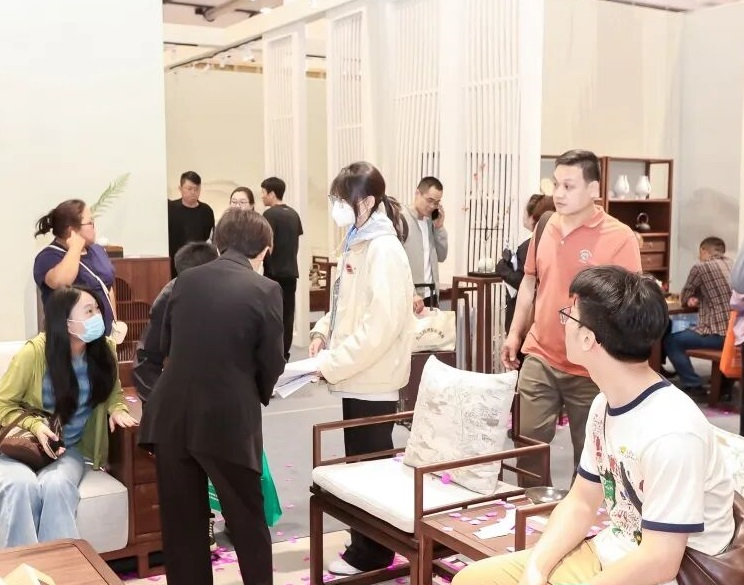 2027年青岛整装定制展-齐鲁家居设计周QIFF行业机械设备展品展台实拍