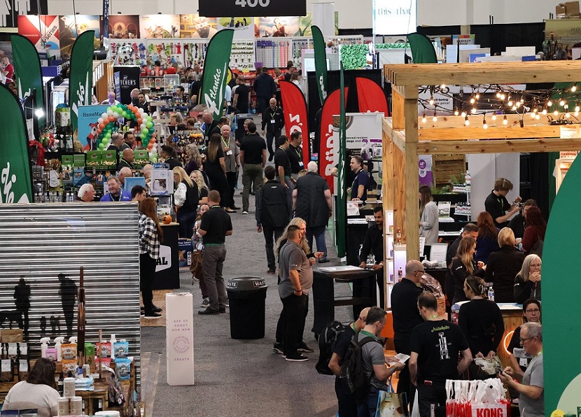 2026年加拿大宠物用品展览会Pets Canada展馆现场，专业观众参观实况