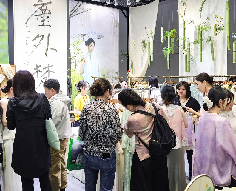 2027年上海服装定制主题展LINK FASHION展馆内部展台环境实拍