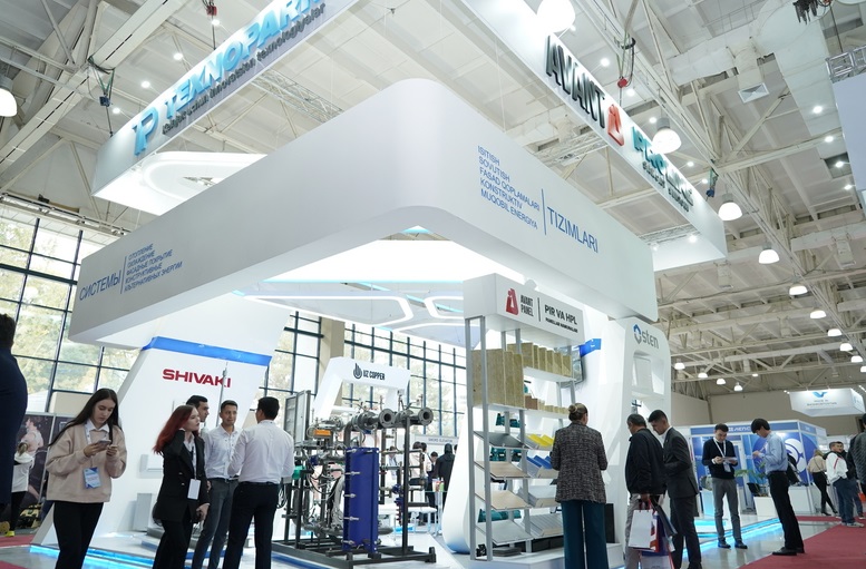 2026年乌兹别克斯坦电力展览会UzEnergyExpo展馆现场,专业观众参观实况