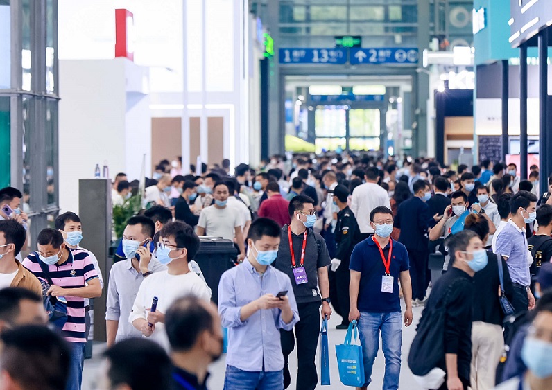 2027年深圳国际大数据与存储峰会暨展览会DATA CENTER展馆内部展台环境实拍