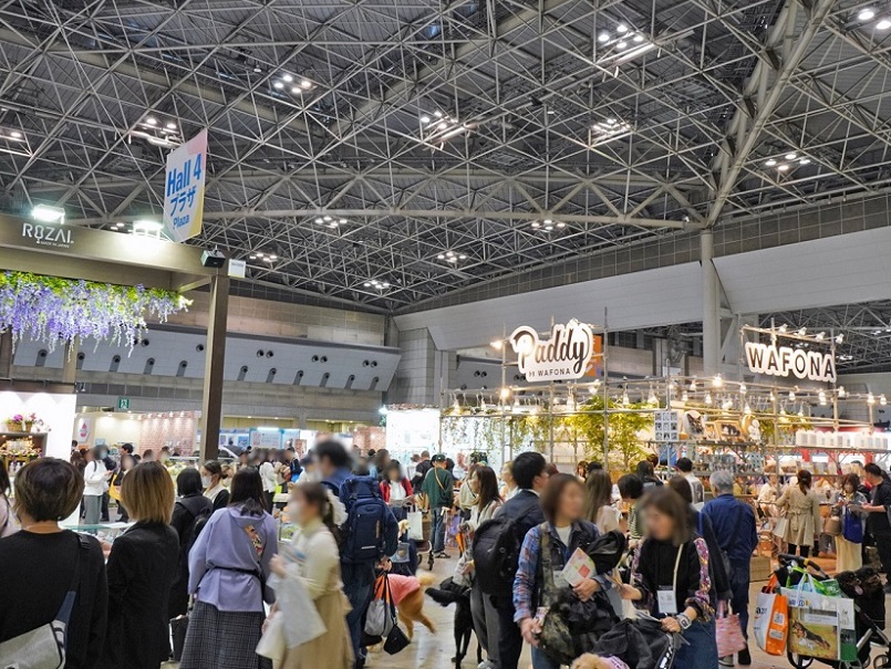 2027年日本东京宠物用品展览会Interpets Asia Pacific参展商与海外采购商展台洽谈现场