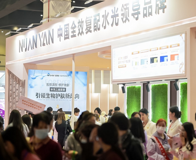 2026年郑州美容展-郑州美业博览会Zhengzhou Beauty Expo参展商与海外采购商展台洽谈现场