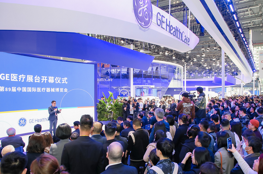2027年中国(上海)国际家用医疗用品展览会Life Care展馆现场,专业观众参观实况