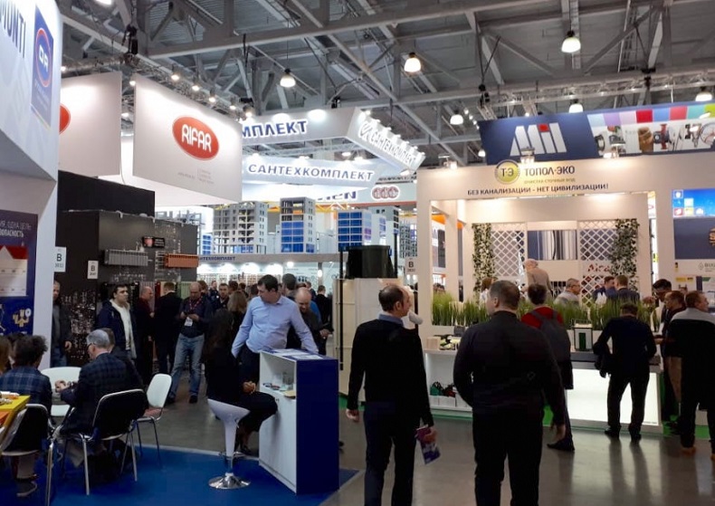 2026年乌兹别克斯坦塔什干暖通制冷展览会Aqua-THERM Tashkent参展商与海外采购商展台洽谈现场