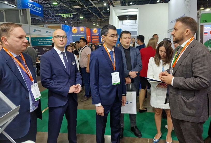 2026年哈萨克斯坦运输物流展览会Translogistica Kazakhstan参展商与海外采购商展台洽谈现场