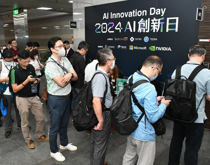 2026年台湾人工智能与物联网展览会AIoT Taiwan展馆现场,专业观众参观实况