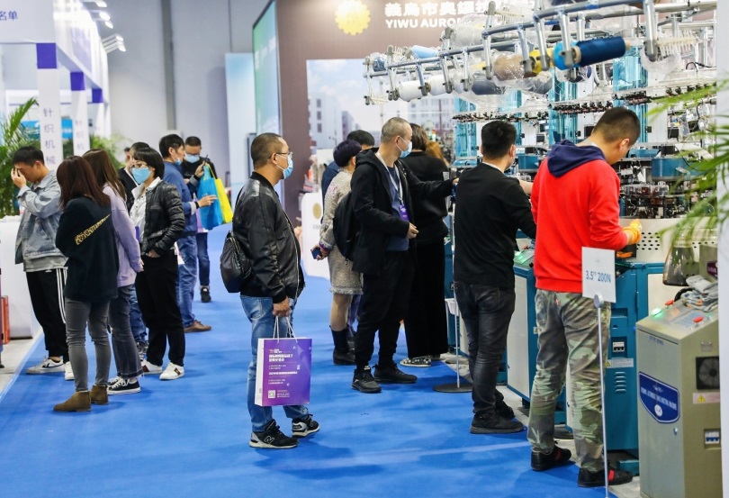 2026年海宁国际时尚精品袜子展-海宁袜交会HNSE展馆现场，专业观众参观实况