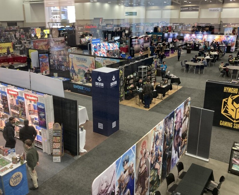 2027年美国桌游展览会GAMA Expo展馆现场，专业观众参观实况
