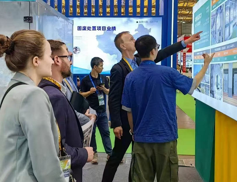 2027年上海国际余热回收及利用技术与装备展览会CO expo China展馆现场,专业观众参观实况