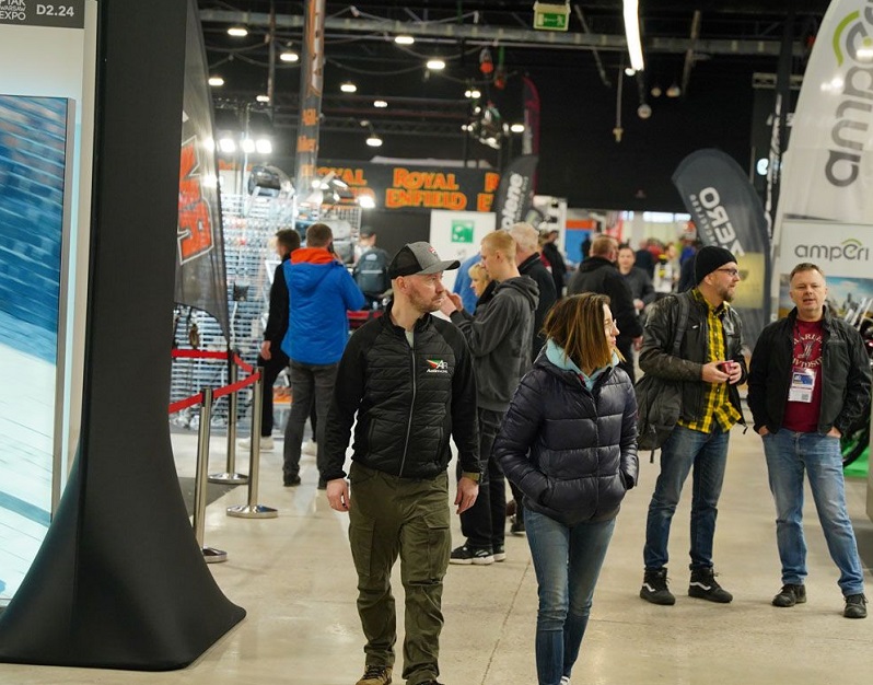2027年波兰华沙摩托车及配件展览会Warsaw Motorcycle Show参展商与海外采购商展台洽谈现场